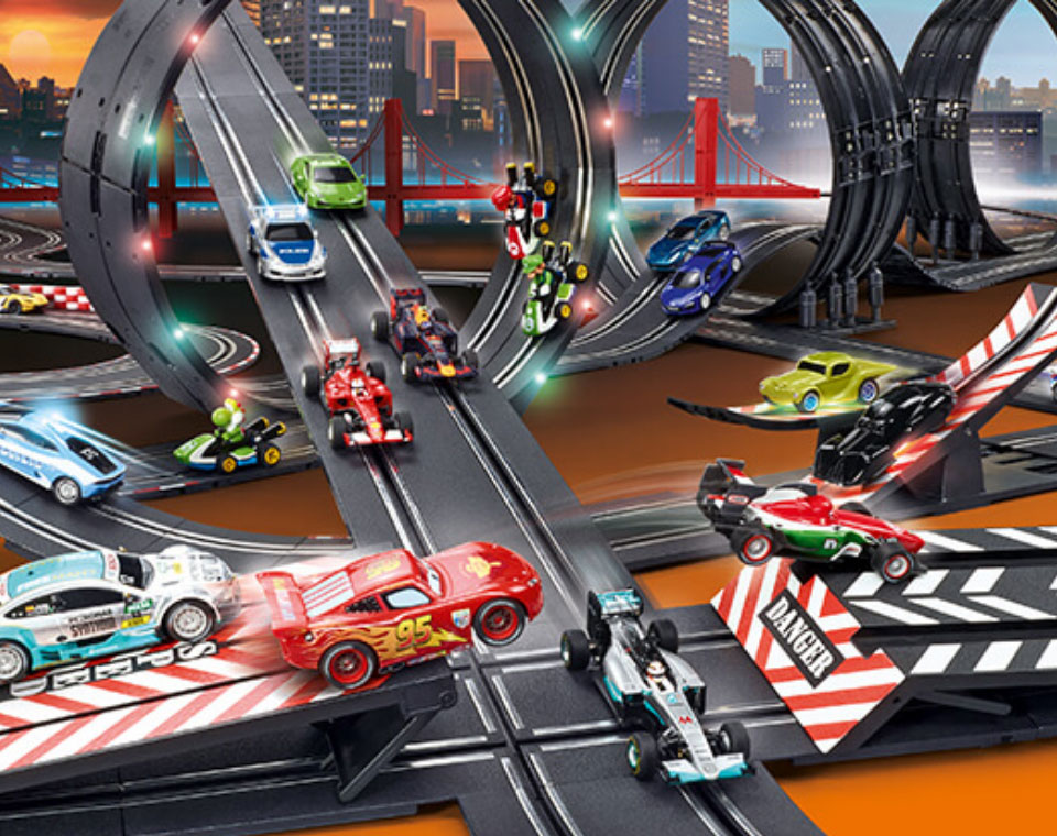 racing circuit with may cars driving