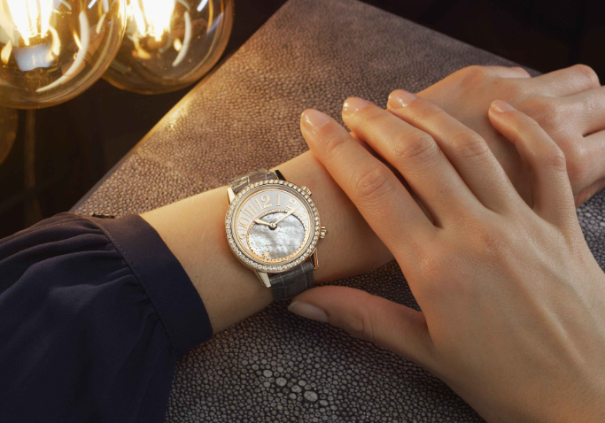 Womand hands with a Jager-Le-Coultre watch