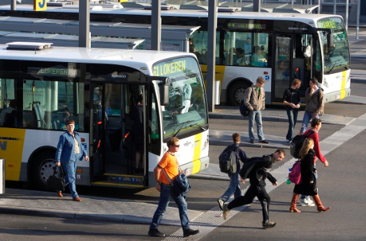 De Lijn bus platform